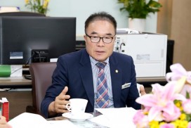 [인터뷰] “군민과 함께 걷는 의회, 김강헌 의장의 의정 철학을 듣다”