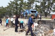 홍농읍, 청소차량 동원 “무심코 버려 숨어있던 쓰레기 대대적 수거”