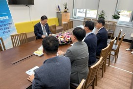 영광군, 서해안철도 국가철도망 반영 재차 건의… 민주당 원내대표에 공동건의문 전달