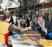 영광군, 전통시장 장보기 행사로 추석 앞두고 지역경제에 활력